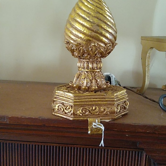 4 Gold Ornate sticking Holders - Picture 5 of 5